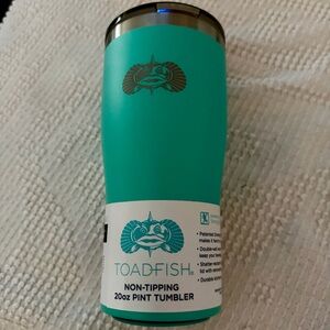 Toadfish Tumbler Travel Mug 20 oz. NWT Blue